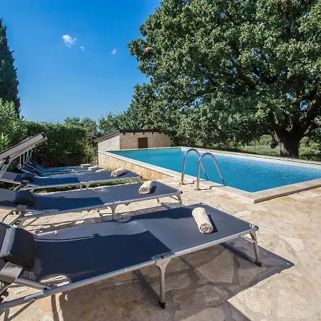 Hrast Bacva Villa Višnjan
