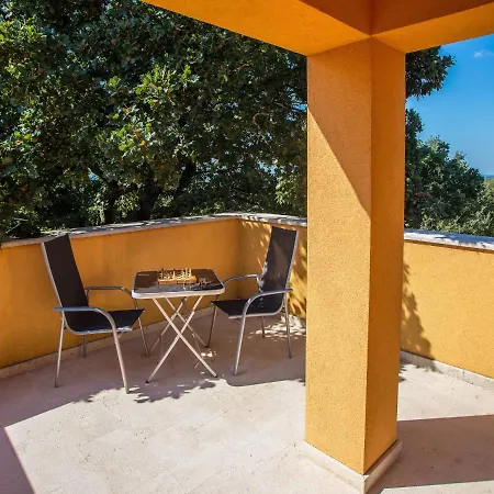 Hrast Bacva Villa *