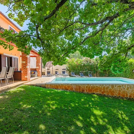 Villa Hrast Bacva *