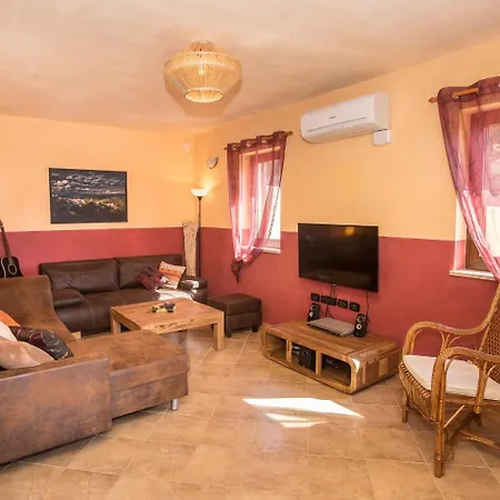 Hrast Bacva Villa *