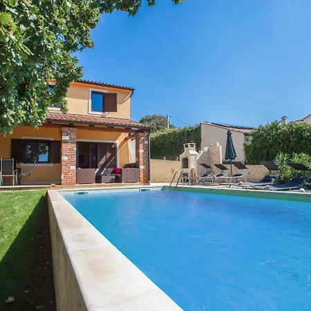 Hrast Bacva Villa *