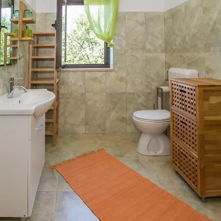 Hrast Bacva Villa *